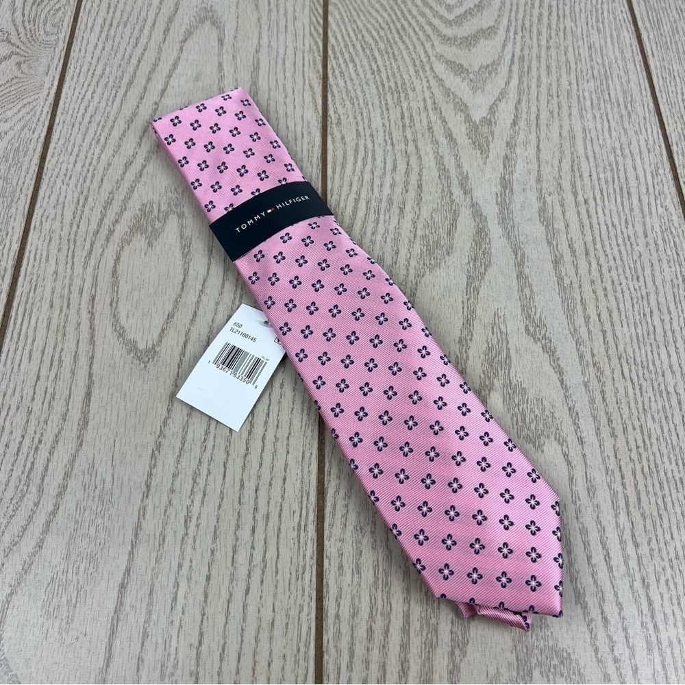 541 - Tommy Hilfiger Tie Pink Navy Flower 650 TL21100145 Silk Blend $69.50